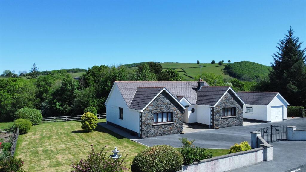 Main image of property: Llanybydder
