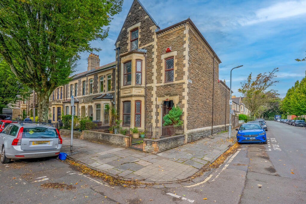 3 bedroom end of terrace house for sale in Talbot Street, Pontcanna, Cardiff, CF11