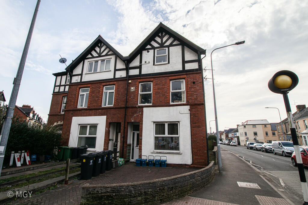 Studio flat for rent in Romilly Road, Canton, CF5