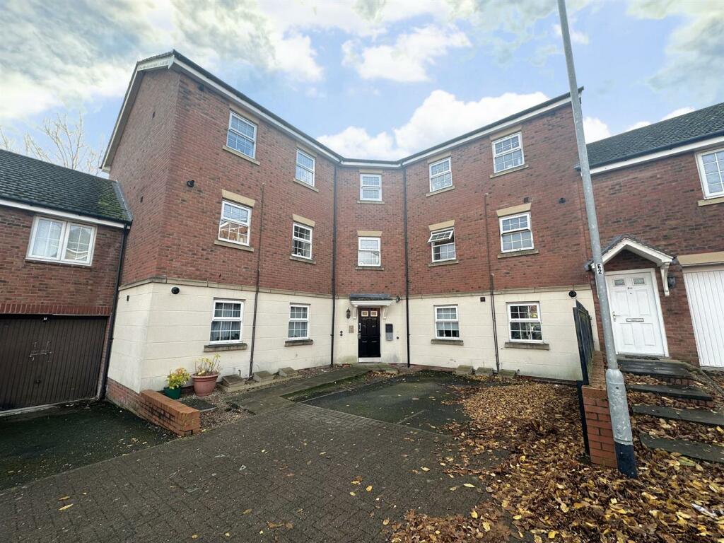 2 bedroom flat for sale in Flatts Lane, Calverton, Nottingham, NG14