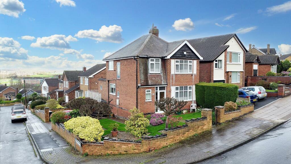 3 bedroom detached house for sale in Walsingham Road, Woodthorpe