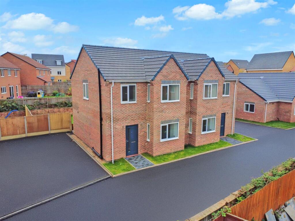 Main image of property: Arnold Lane, Gedling, Nottingham