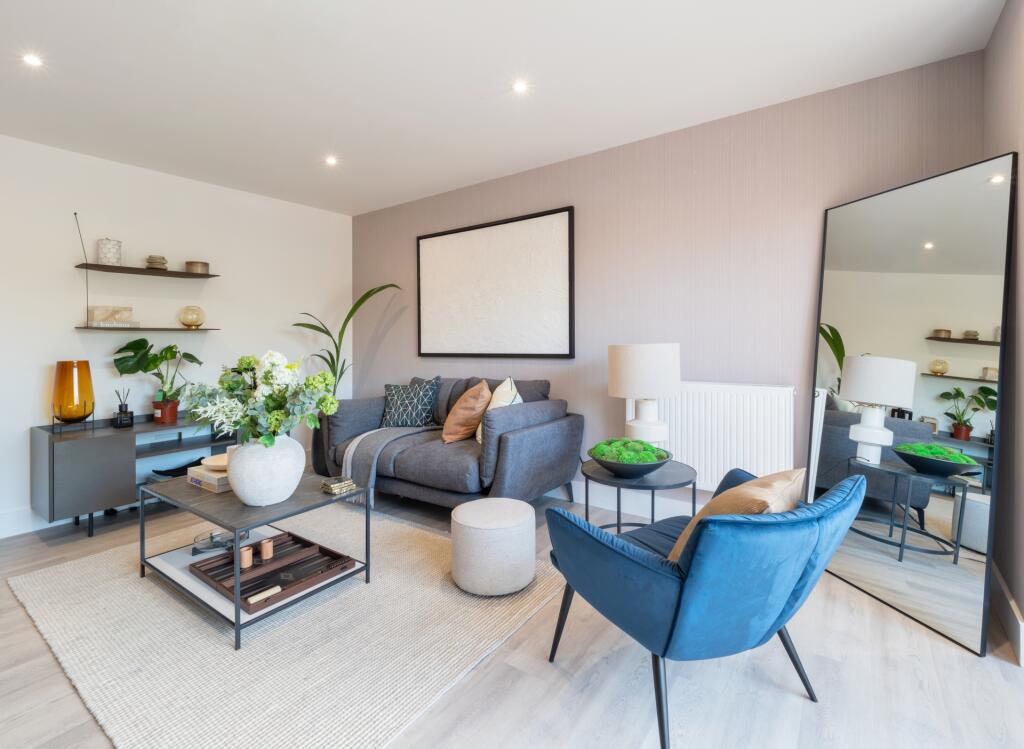 Studio flat for rent in Ascot Road, Watford, WD18