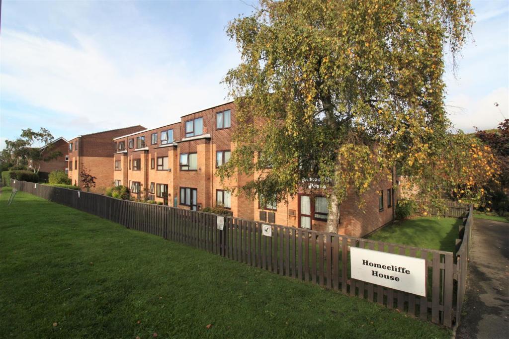 1 bedroom retirement property for sale in Lymington Road, Highcliffe