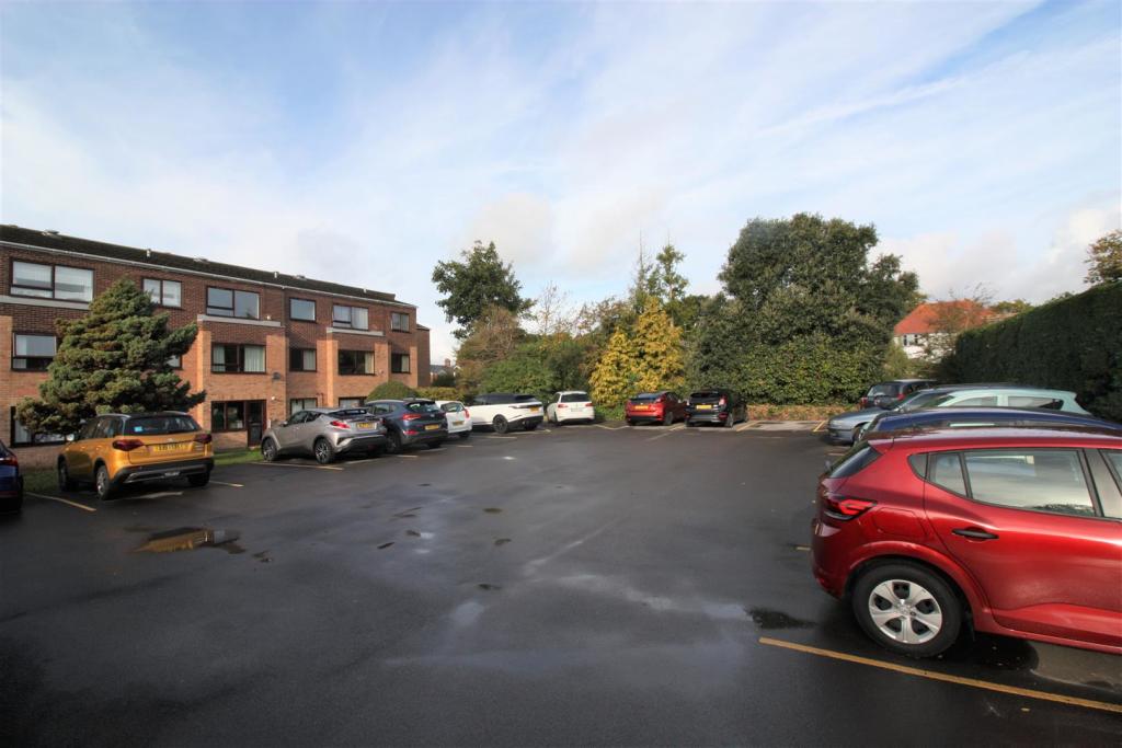 1 bedroom retirement property for sale in Lymington Road, Highcliffe