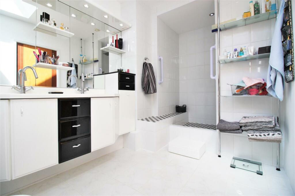 Additional property image - Ashley Drive South, Ashley Heath, Ringwood