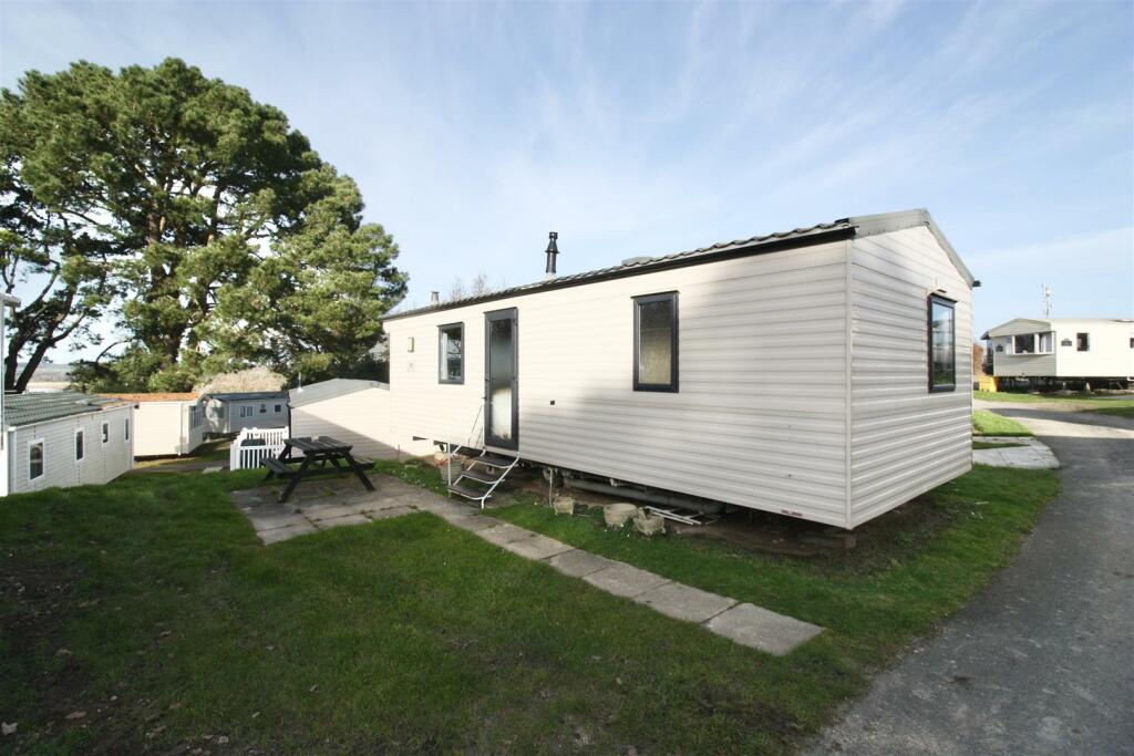 2 bedroom mobile home for sale in Napier Road, Hamworthy, BH15