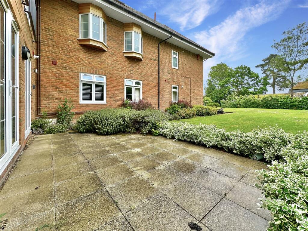 3 bedroom apartment for sale in Beaufoys Avenue, Ferndown, BH22