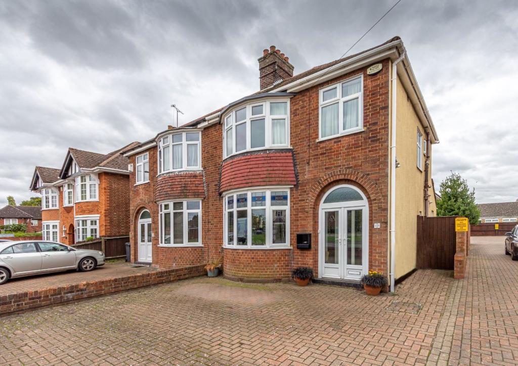 3 bedroom semidetached house for sale in Newark Avenue, Peterborough, PE1