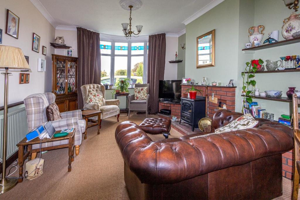 3 bedroom semidetached house for sale in Newark Avenue, Peterborough, PE1