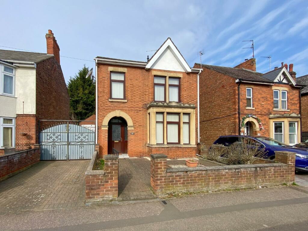 3 bedroom detached house for sale in Fletton Avenue, Fletton, Peterborough, PE2