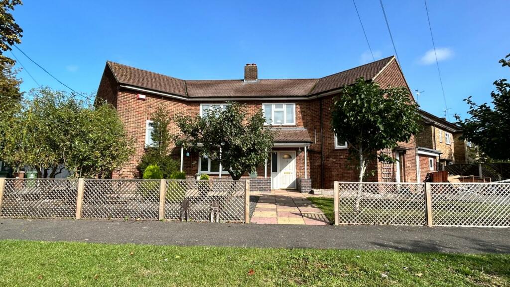 4 bedroom detached house for sale in Over 2200 sqft of Living Space at Central Avenue, Peterborough, PE1 4LJ, PE1