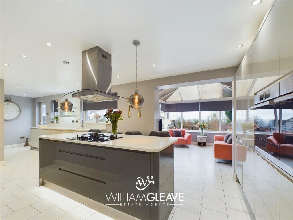 4 bedroom detached house for sale in Hillsdown Drive, Connah's Quay