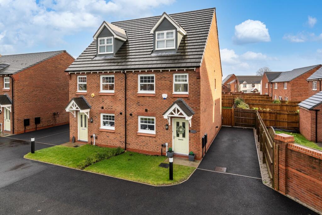 3 bedroom semidetached house for sale in Barley Close, Aspull, Wigan