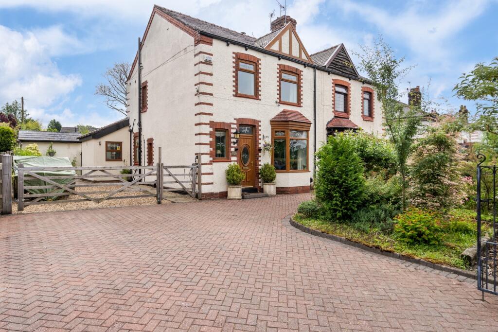 3 bedroom semidetached house for sale in Newbrook Road, Manchester, M46