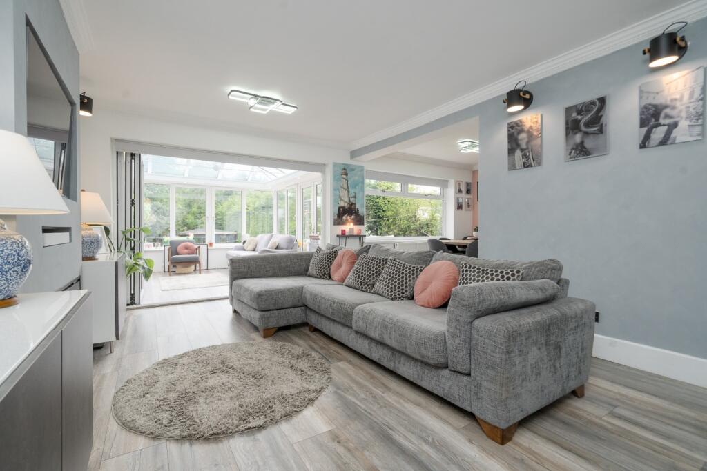 Additional property image - Spacious 5 Bed House with 2 Bathrooms On The Sought-After Heathfield Drive, Bolton
