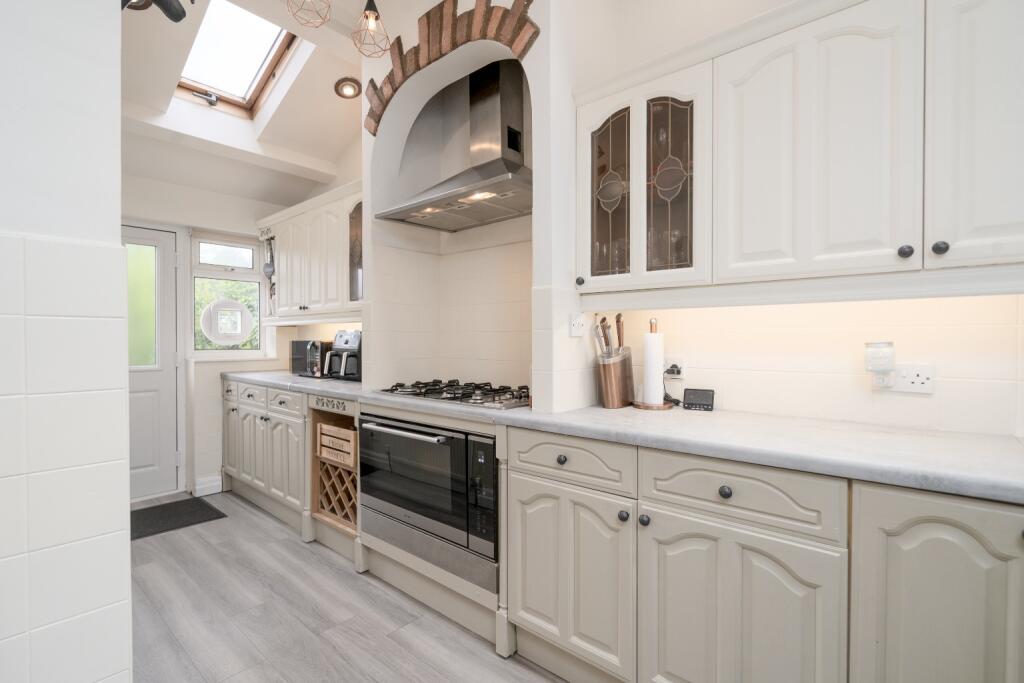 Additional property image - Spacious 5 Bed House with 2 Bathrooms On The Sought-After Heathfield Drive, Bolton