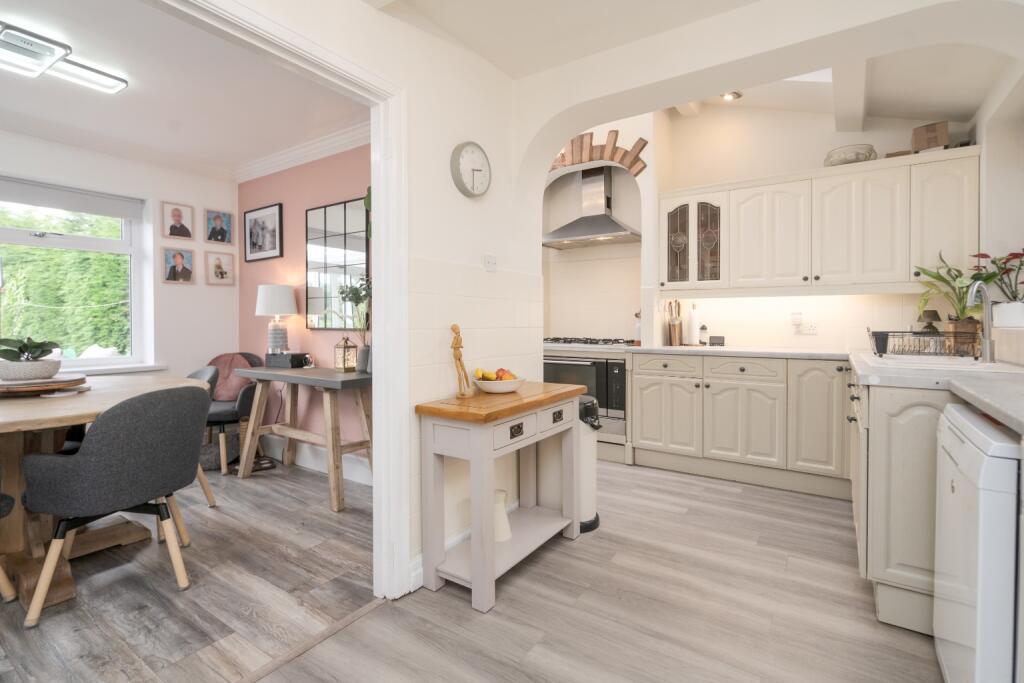 Additional property image - Spacious 5 Bed House with 2 Bathrooms On The Sought-After Heathfield Drive, Bolton