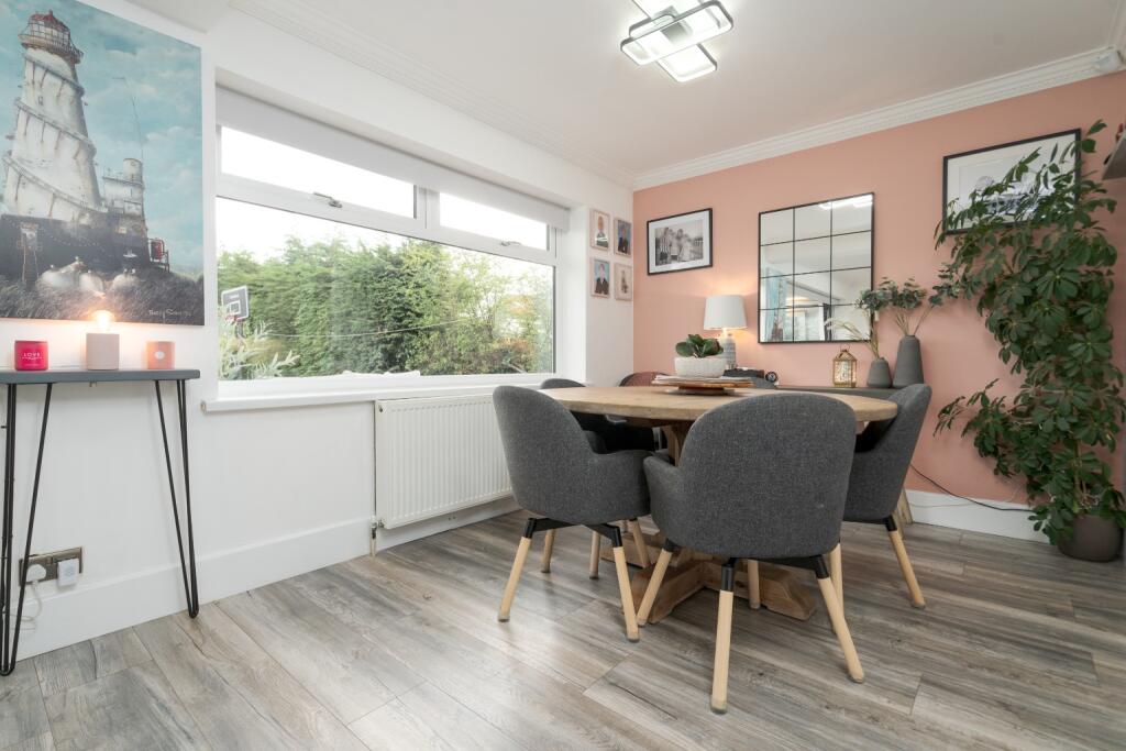 Additional property image - Spacious 5 Bed House with 2 Bathrooms On The Sought-After Heathfield Drive, Bolton