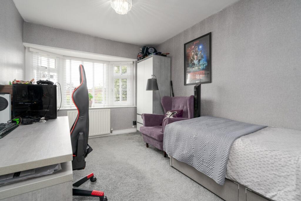 Additional property image - Spacious 5 Bed House with 2 Bathrooms On The Sought-After Heathfield Drive, Bolton
