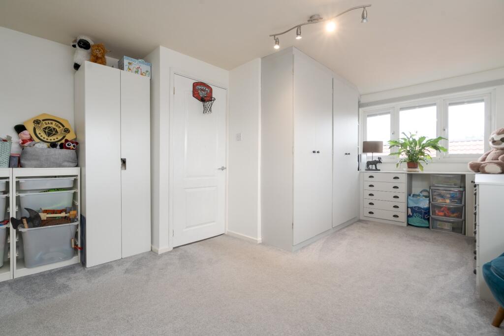 Additional property image - Spacious 5 Bed House with 2 Bathrooms On The Sought-After Heathfield Drive, Bolton