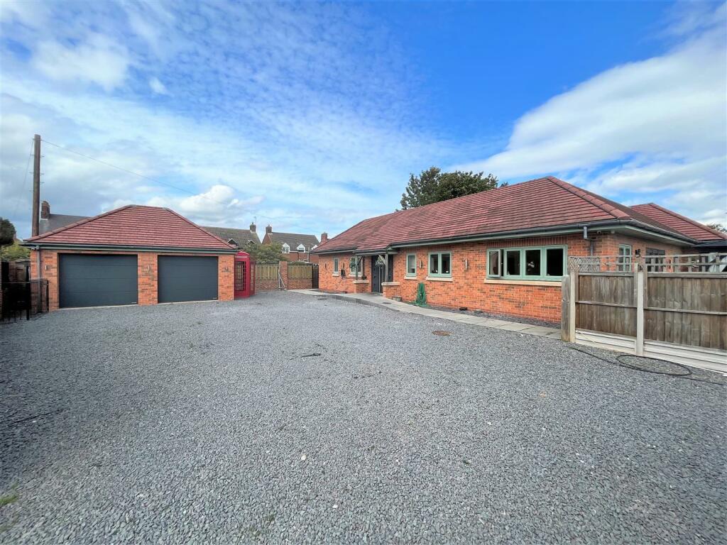 4 bedroom detached bungalow for sale in Colliery Lane, Linton