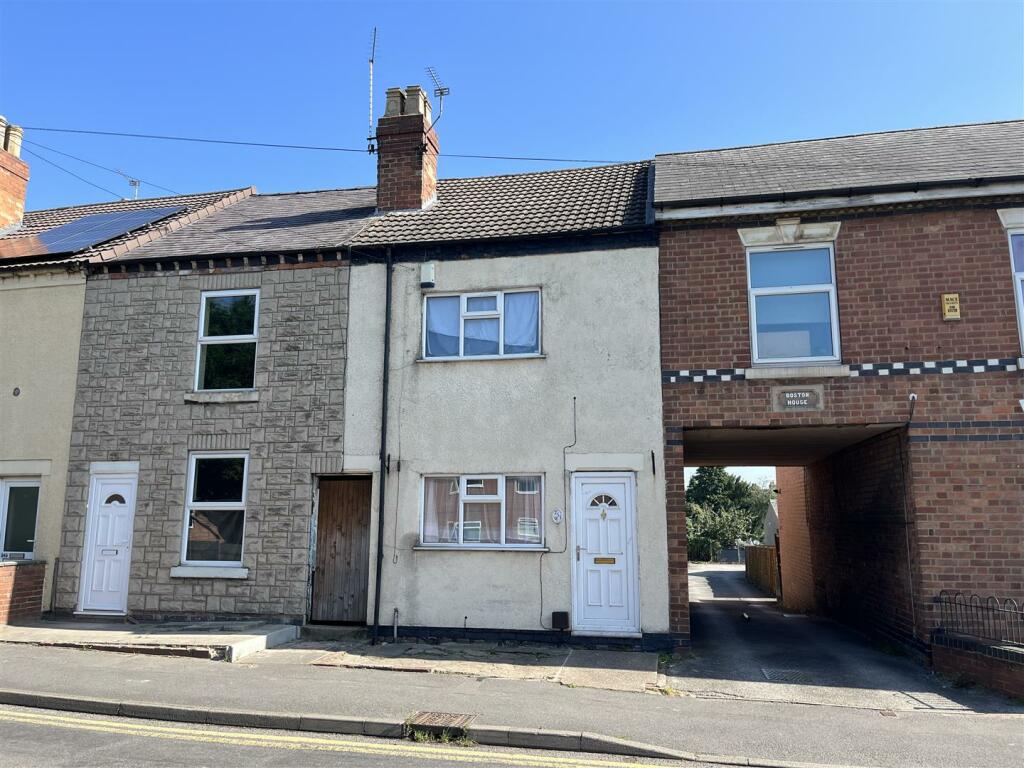 3 bedroom terraced house for sale in Horninglow Road North, BurtonOn