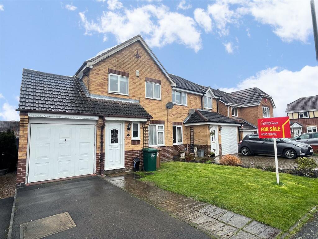 3 bedroom semidetached house for sale in Claymar Drive, Newhall, Swadlincote, DE11
