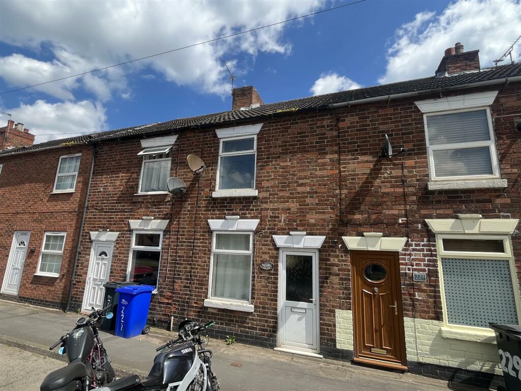 2 bedroom terraced house for sale in Stanton Road, BurtonOnTrent, DE15