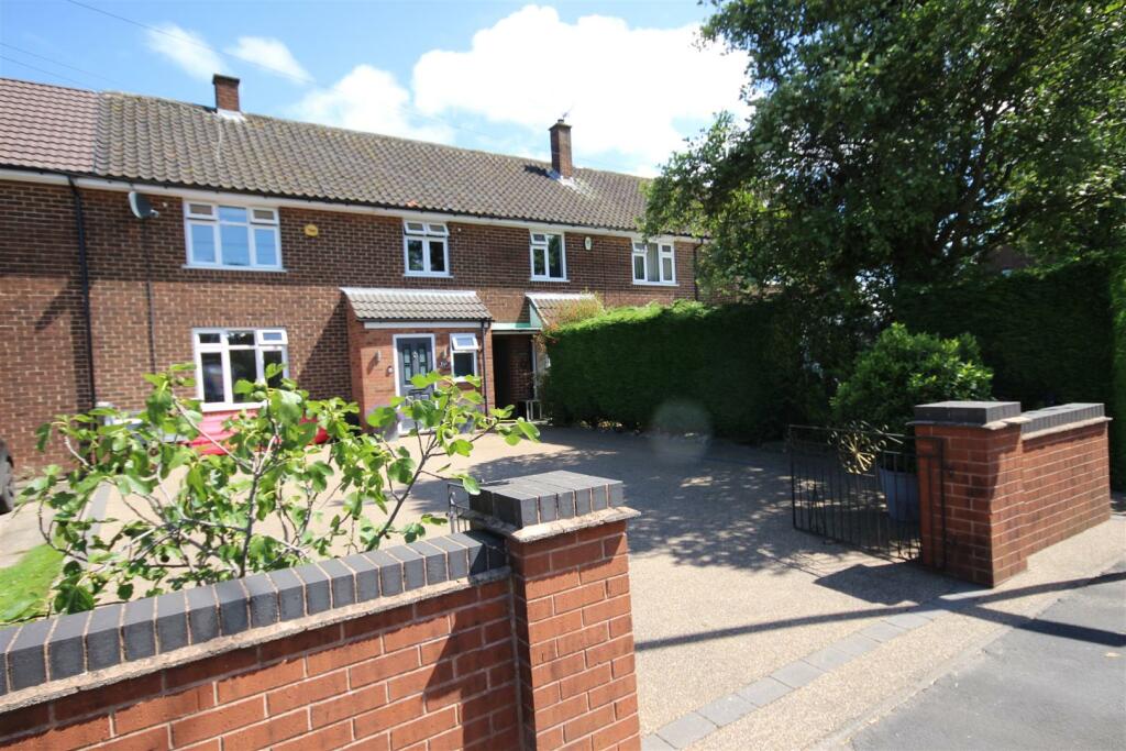 3 bedroom terraced house for sale in Ashby Road, BurtonOnTrent, DE15