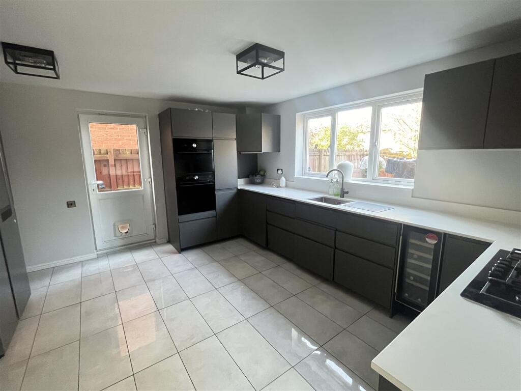 Additional property image - Thompson Close, Swadlincote