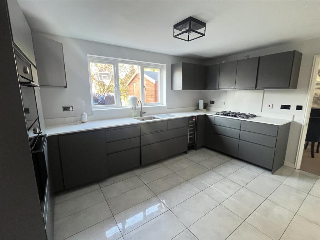 Additional property image - Thompson Close, Swadlincote