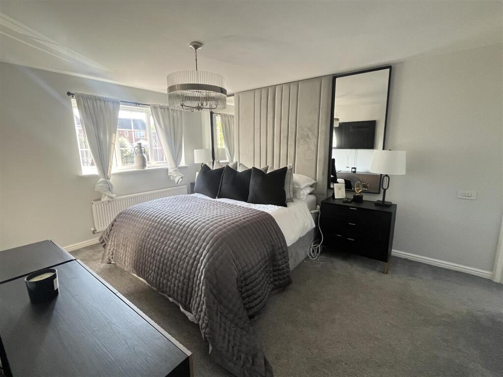 Additional property image - Thompson Close, Swadlincote