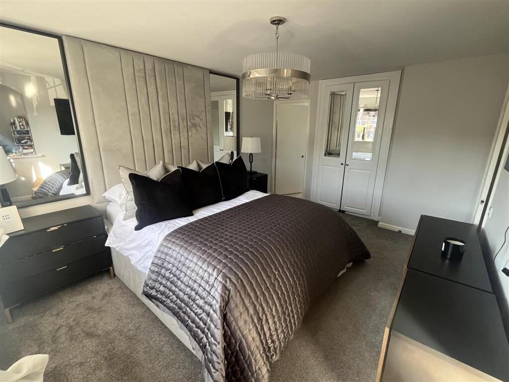 Additional property image - Thompson Close, Swadlincote