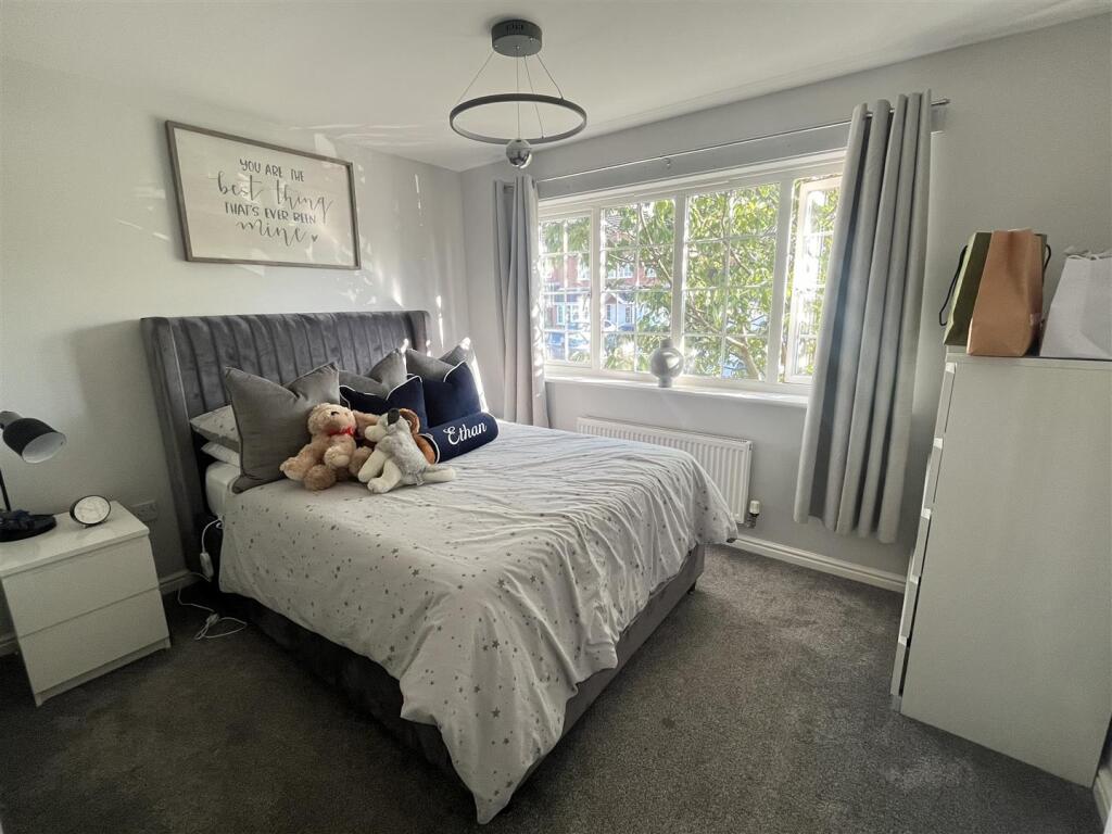 Additional property image - Thompson Close, Swadlincote