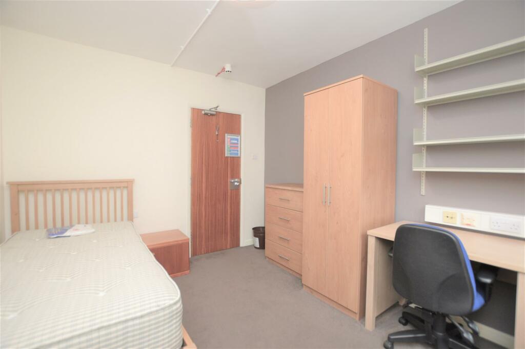 1 bedroom private hall for rent in Room 23 Martindale Court, RG1
