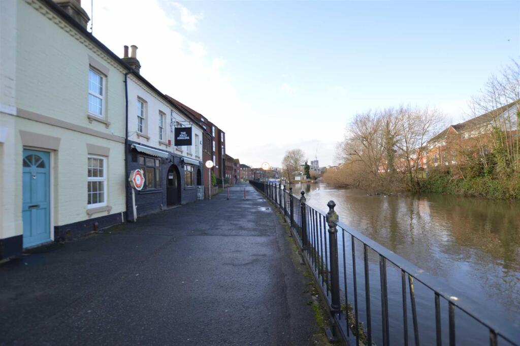 Main image of property: 318 Kennet Side