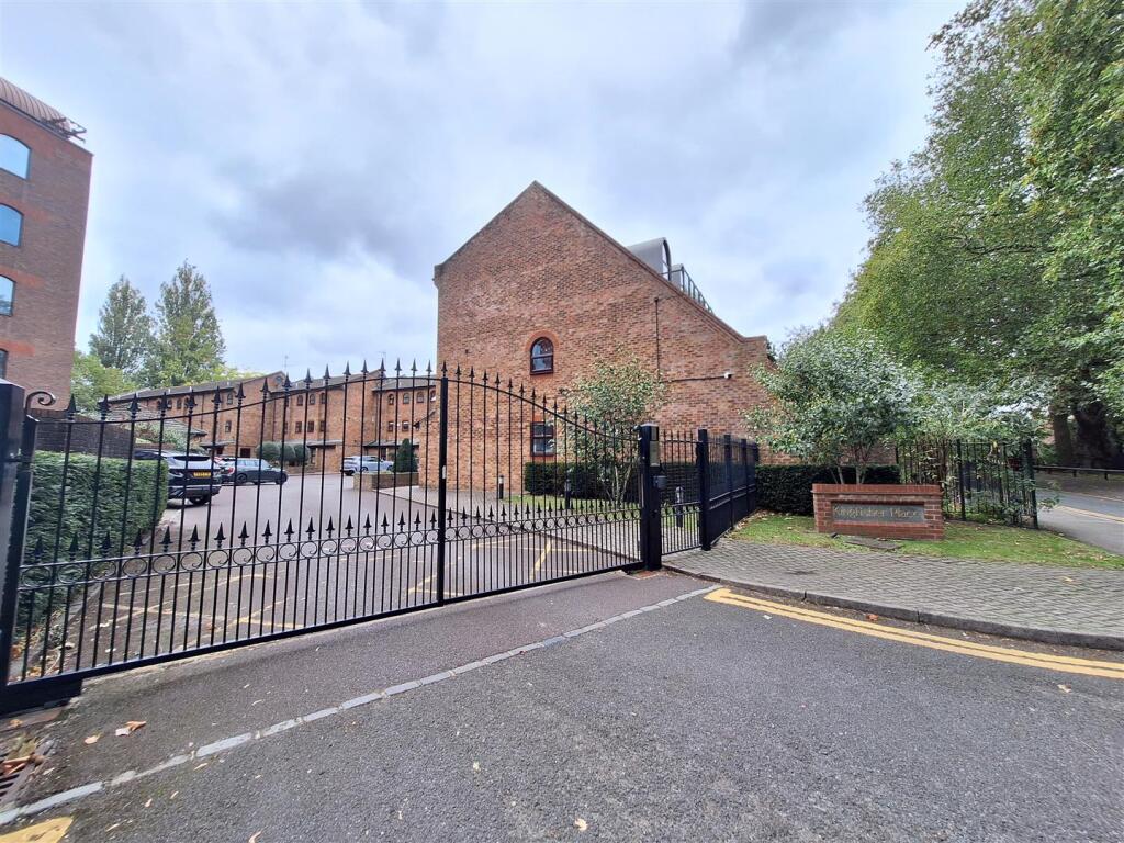 Main image of property: Kingfisher Place, Kings Meadow Way, Reading