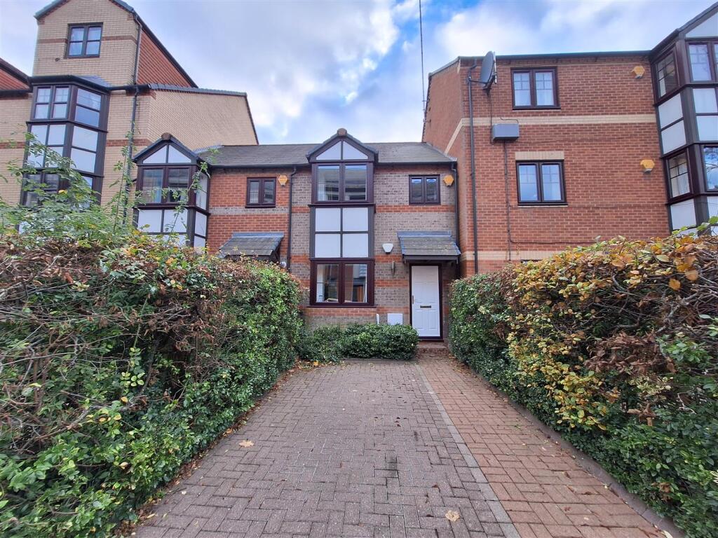 Main image of property: Simmonds Street, Holybrook