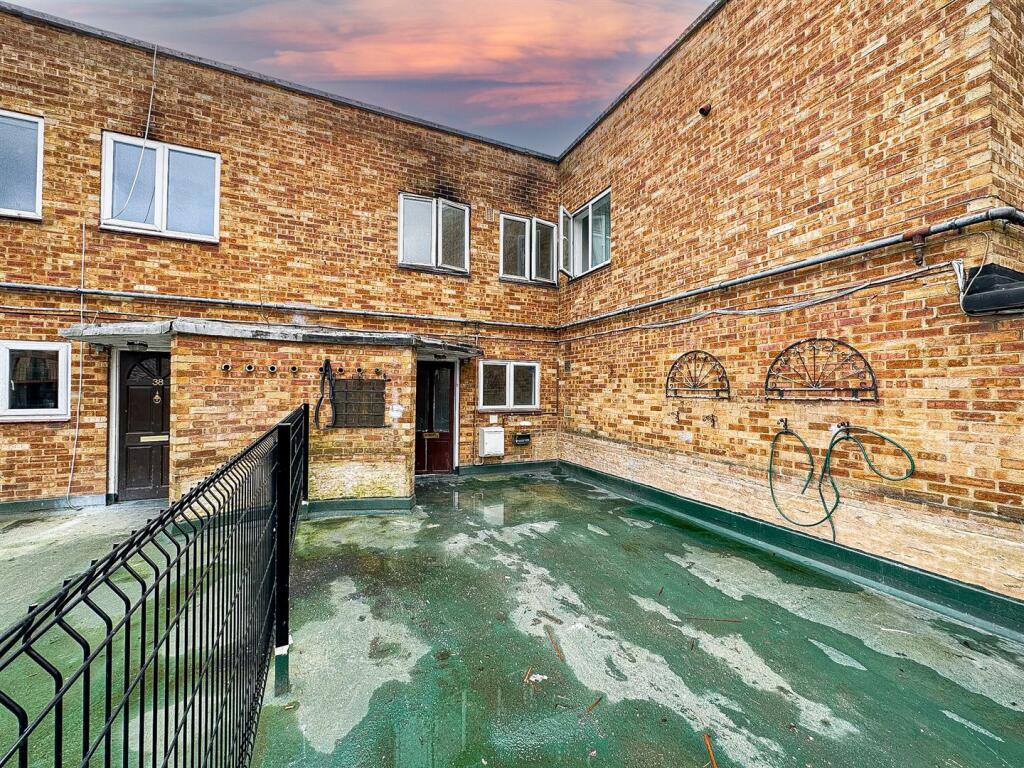 3 bedroom apartment for sale in Bridge Street, Hemel Hempstead, HP1