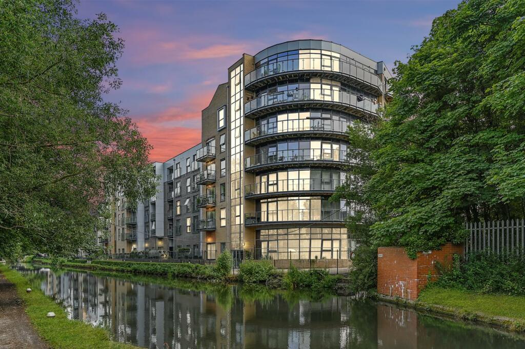 2 bedroom apartment for sale in Nash Mills Wharf, Hemel Hempstead, HP3