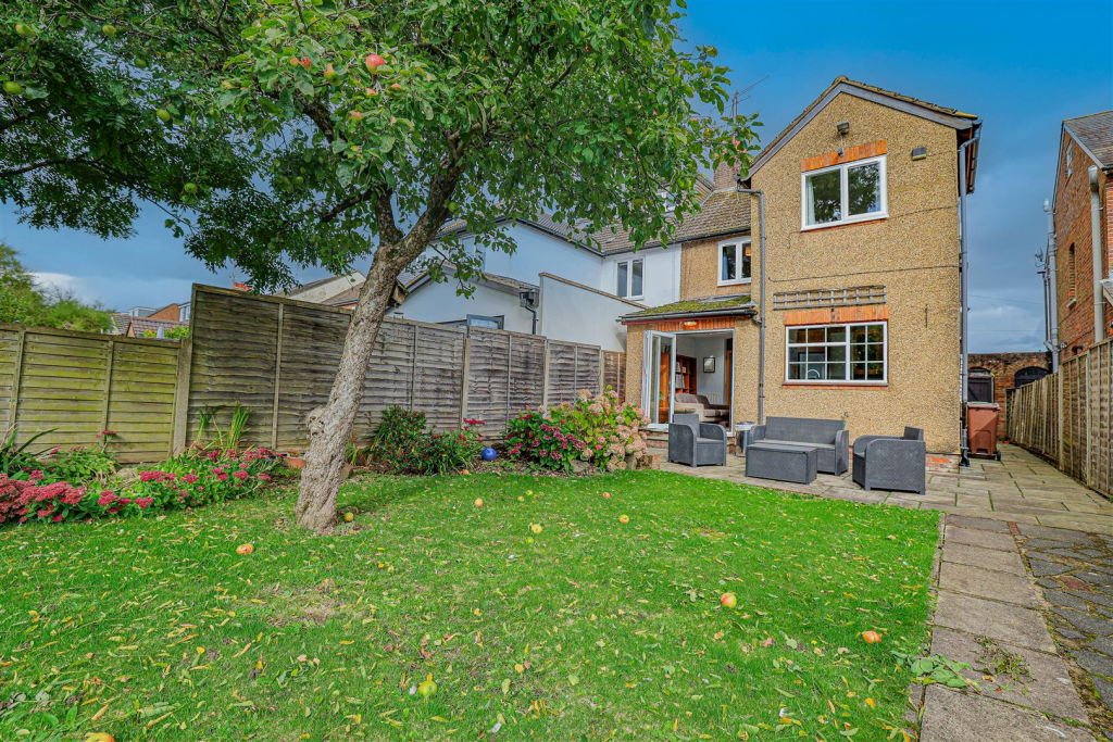 Additional property image - Luton Road, Harpenden, AL5