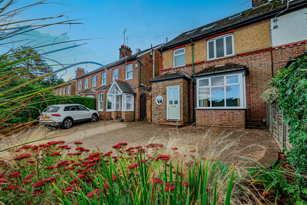 Additional property image - Luton Road, Harpenden, AL5