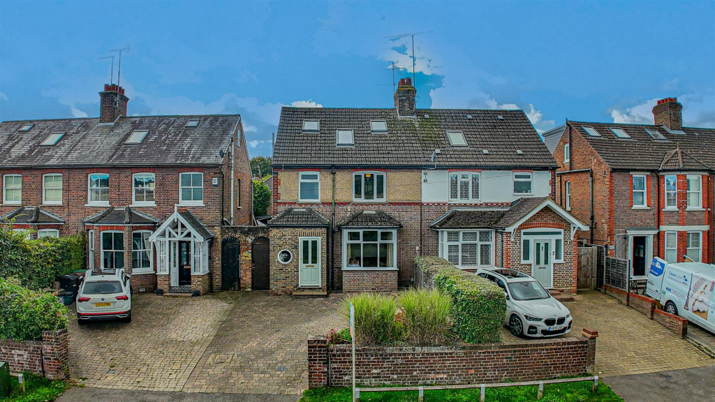 Additional property image - Luton Road, Harpenden, AL5
