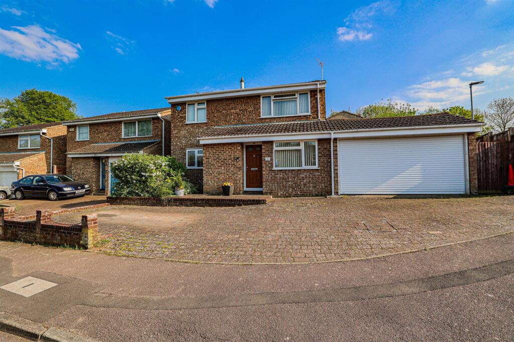 Main image of property: Bramfield Place, Hemel Hempstead, HP2