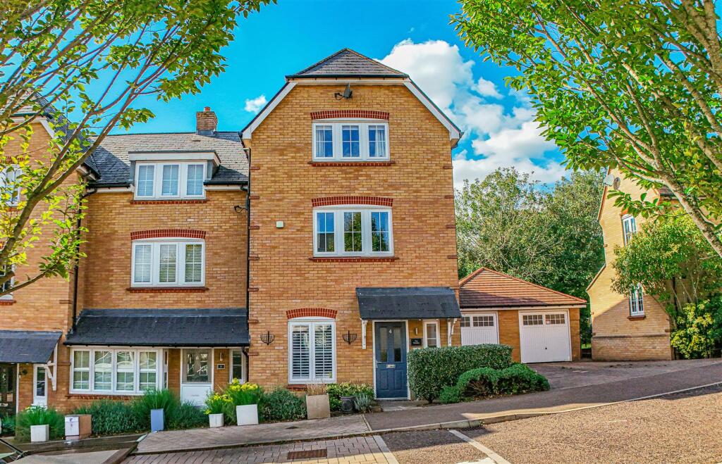 Main image of property: Brockswood Drive, Hemel Hempstead, HP2