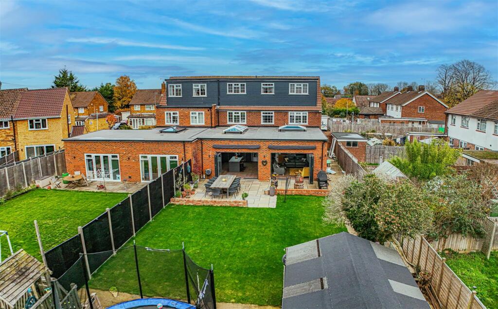 Main image of property: Brickmakers Lane, Hemel Hempstead, HP3