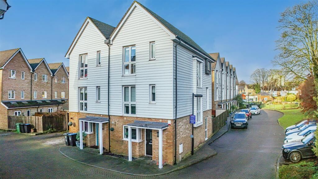Main image of property: Butterfly Crescent, Nash Mills Wharf, Hemel Hempstead, HP3