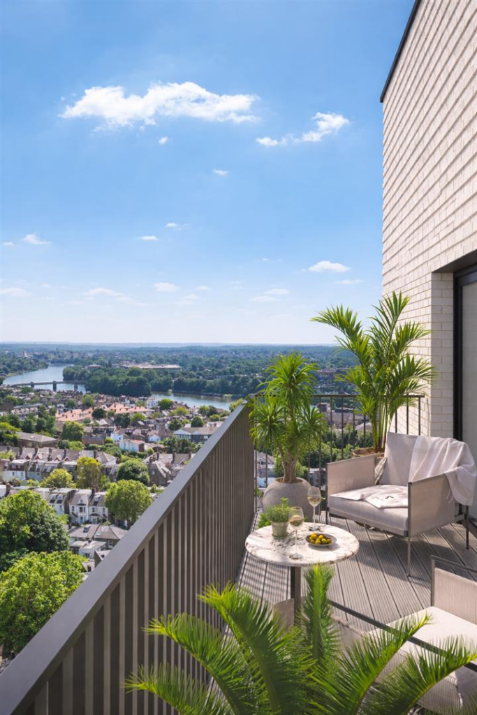 Main image of property: Kew Bridge Rise, Burlington Rd W4 4AH