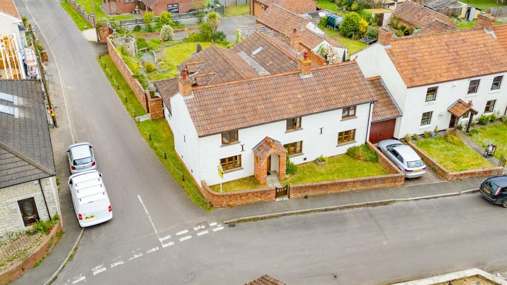 5 bedroom link detached house for sale in Standards Road, Westonzoyland